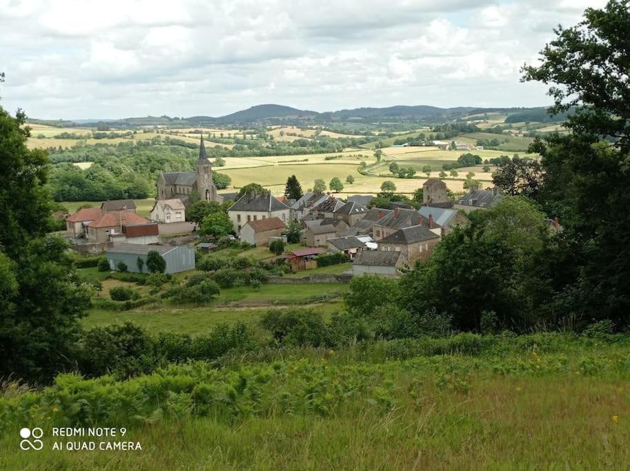 Le Gite De La Fontaine Chiddes Bagian luar foto